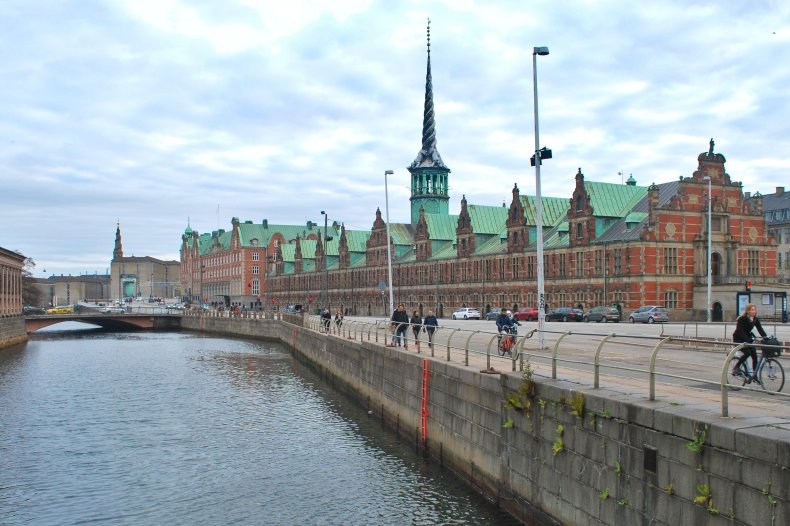 Бёрсен (дат. Børsen) - здание фондовой биржи Копенгагена