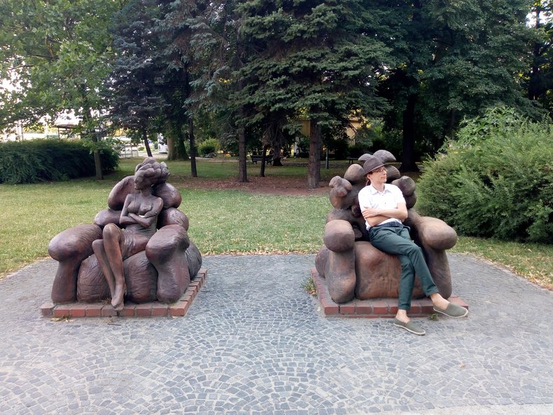 Скульптура «Ожидание» в парке Словацкого во Вроцлаве
